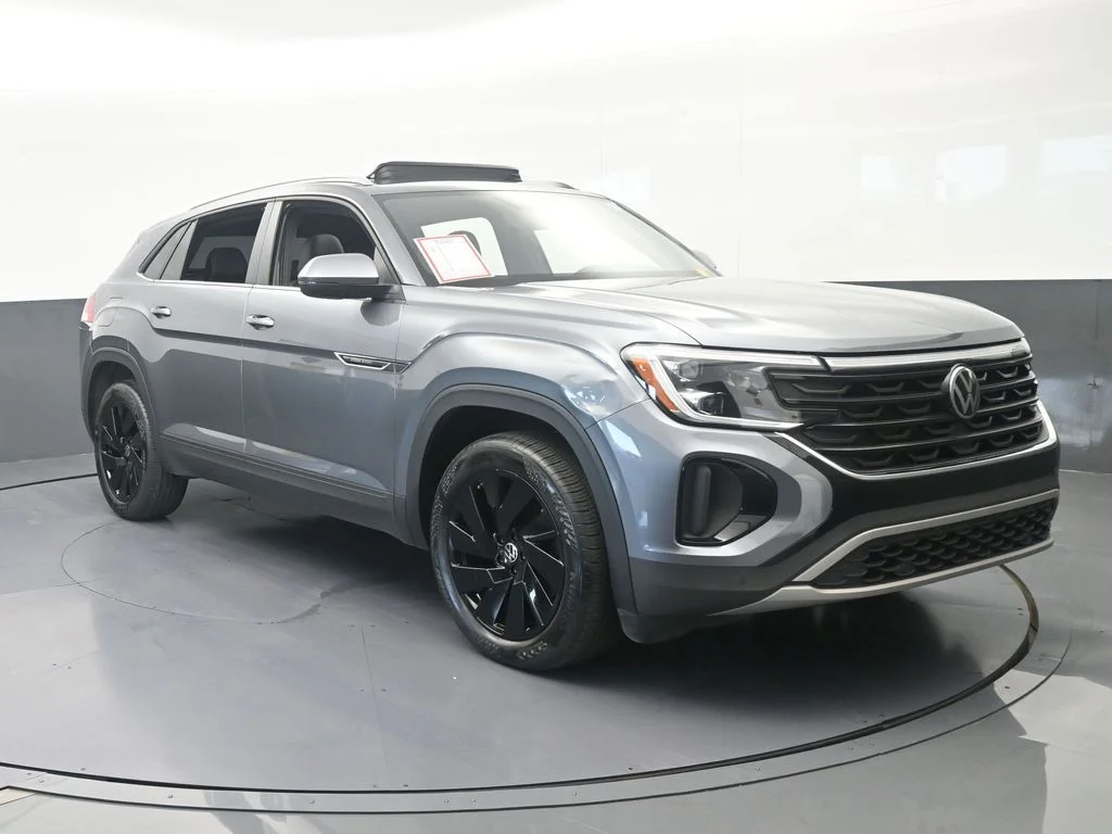 Used 2025 Platinum Gray Metallic Volkswagen 2.0T SE w/Technology image 9