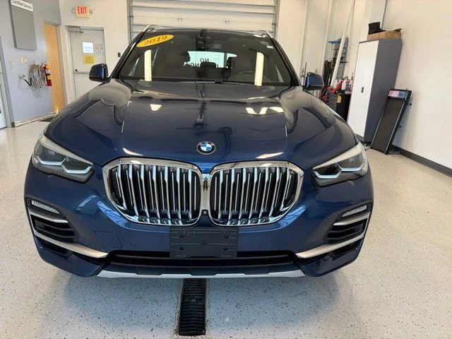 Used 2019 Blue BMW xDrive40i image 2