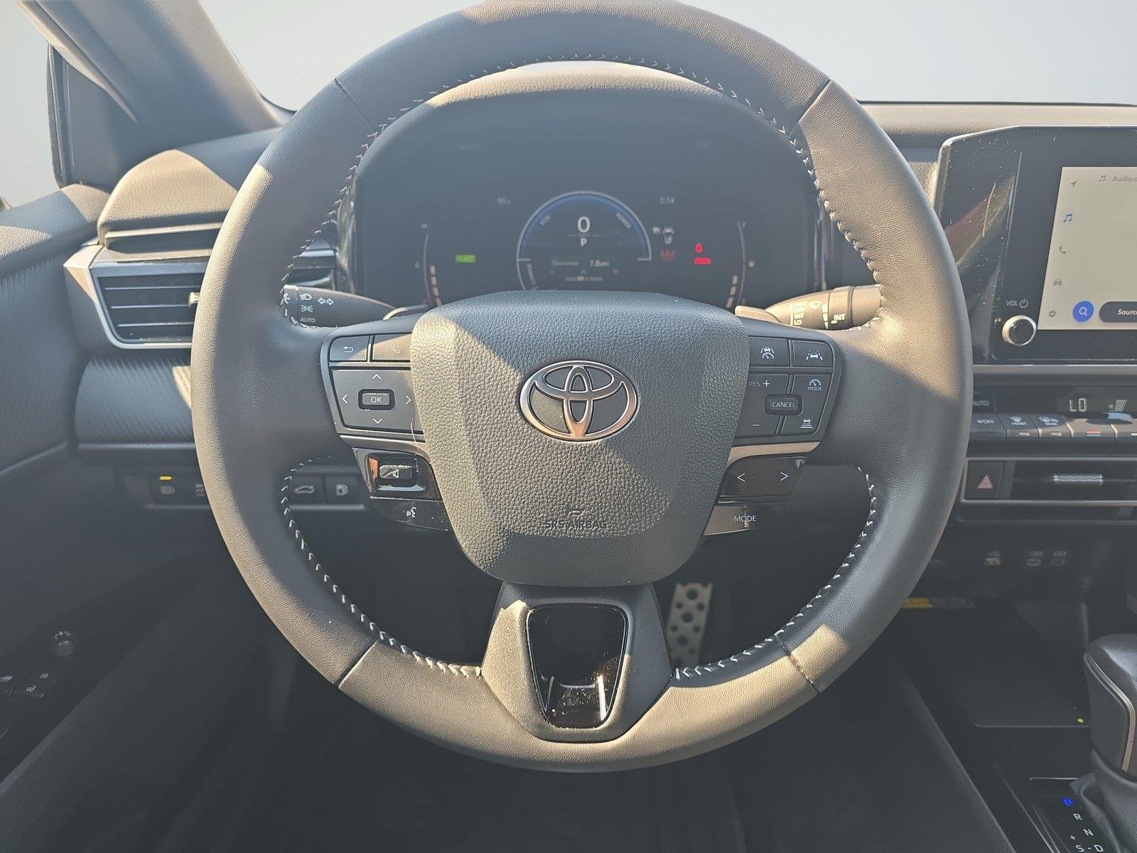 Used 2025 Ice Cap Toyota SE image 10
