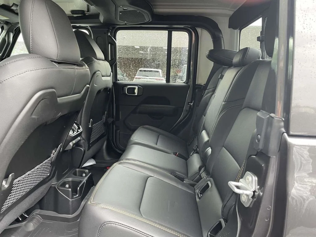 New 2026 Granite Crystal Metallic Clearcoat Jeep Sahara image 20