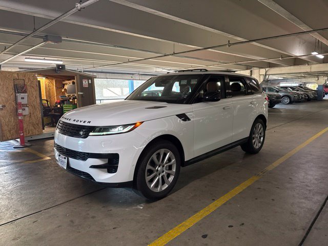 Used 2025 White Land Rover SE image 2
