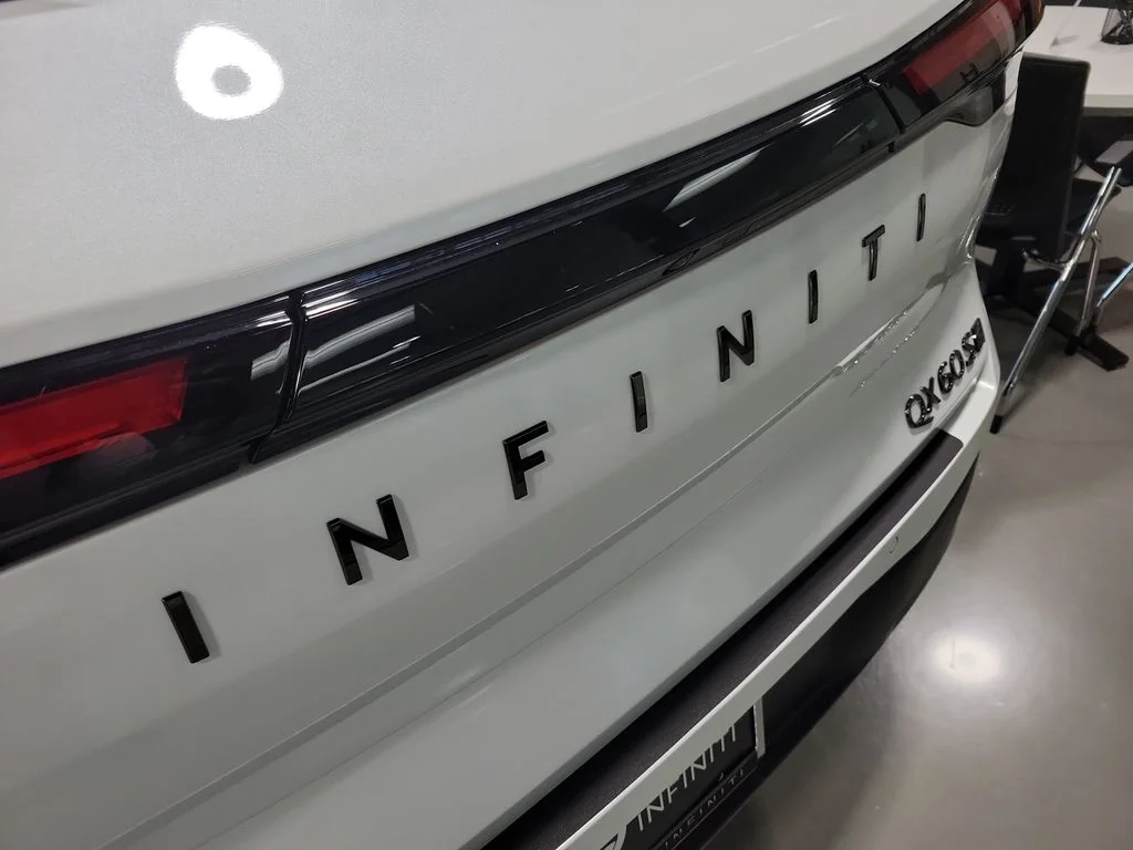 New 2027 2T RAD WHT INFINITI Sport AWD image 5