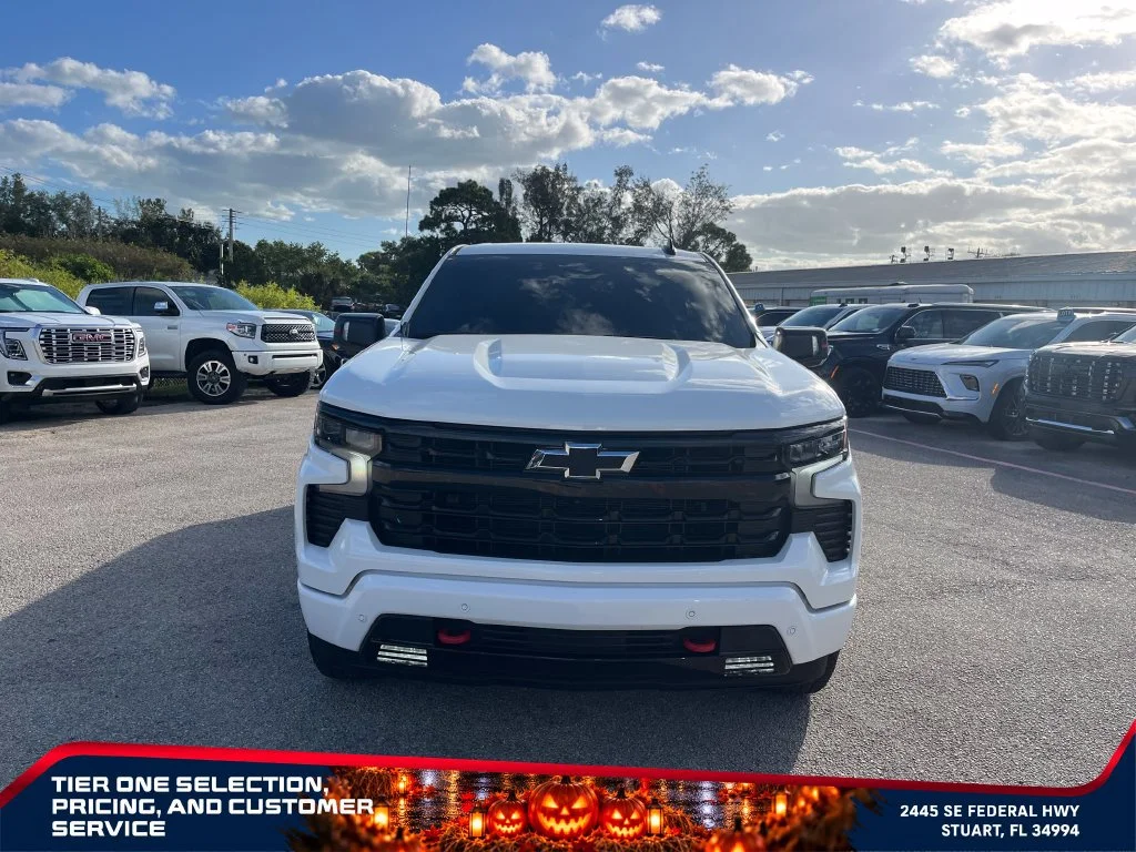 Used 2025 Summit White Chevrolet RST image 3