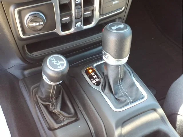 Used 2026  Jeep Sahara image 9