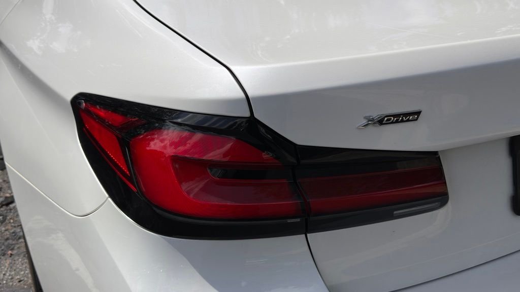 2022 BMW 5 Series 530i - Photo 9