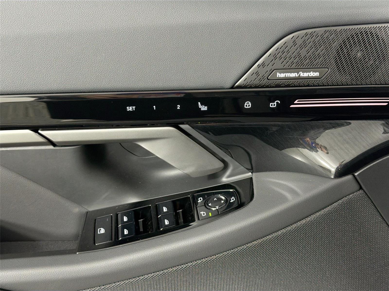 New 2026 Black Sapphire Metallic BMW 530i xDrive image 18