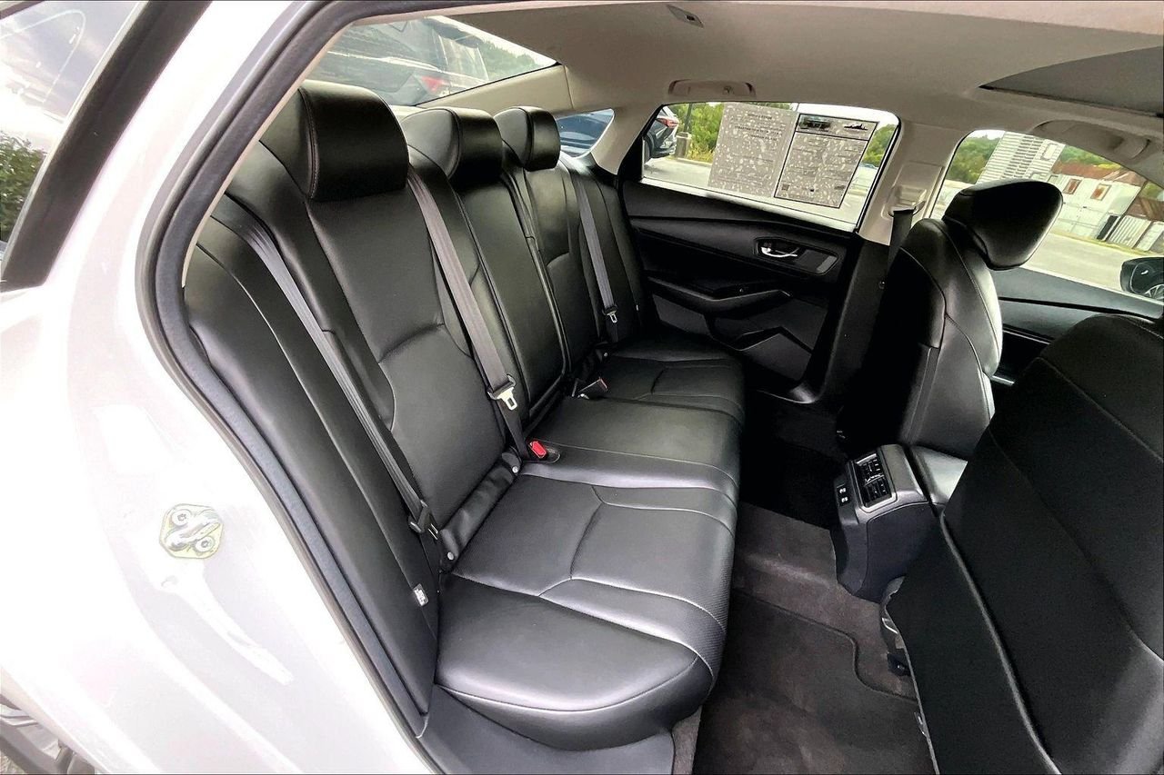 Used 2024 Platinum White Pearl Honda EX-L image 27