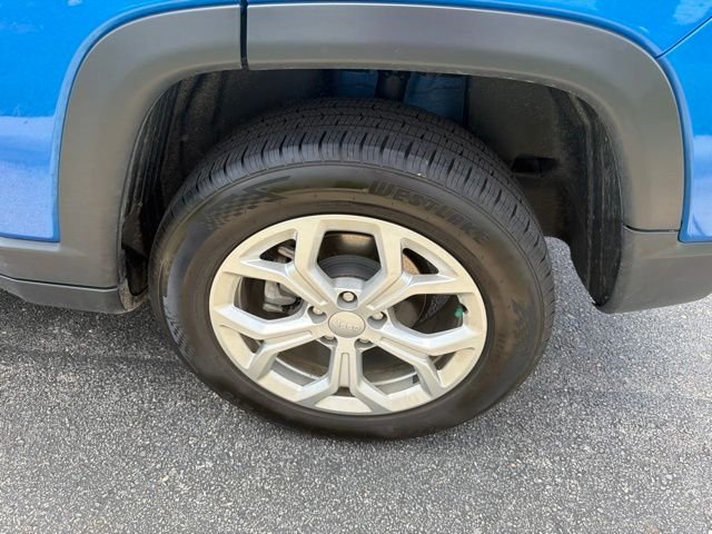 Used 2024 Blue Jeep Latitude image 6