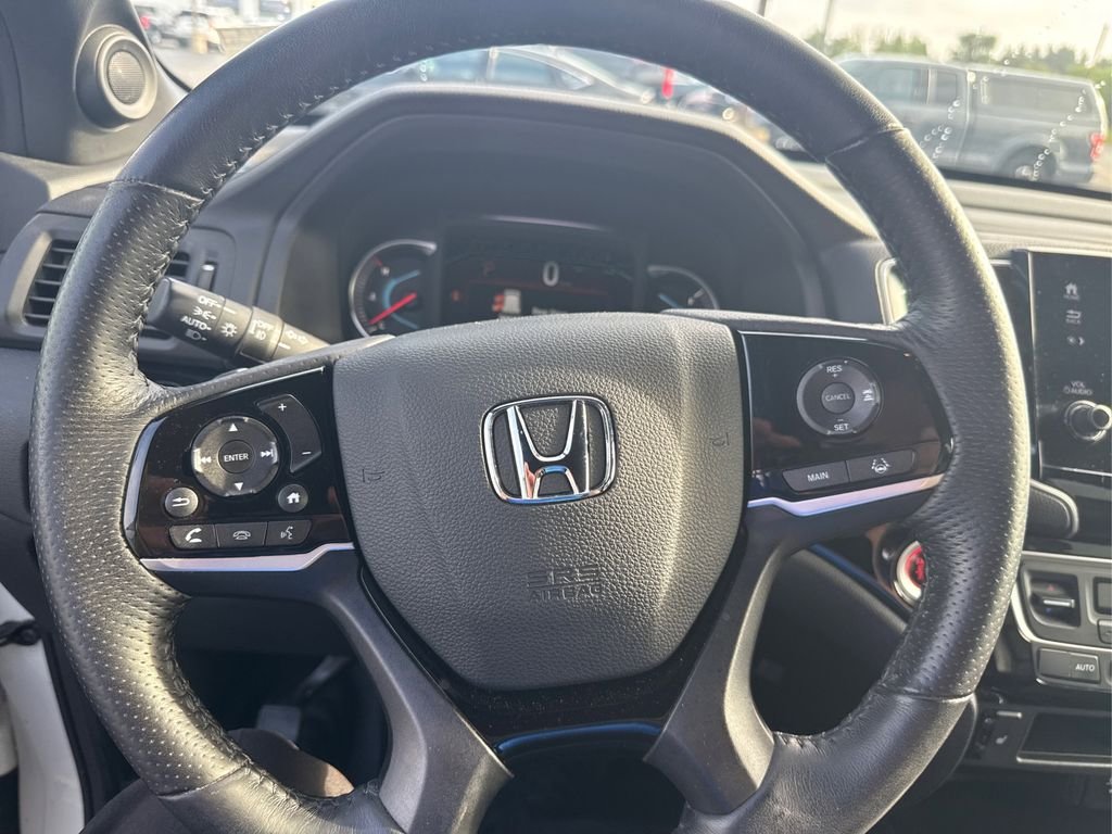 Used 2019 White Diamond Pearl Honda Touring image 14