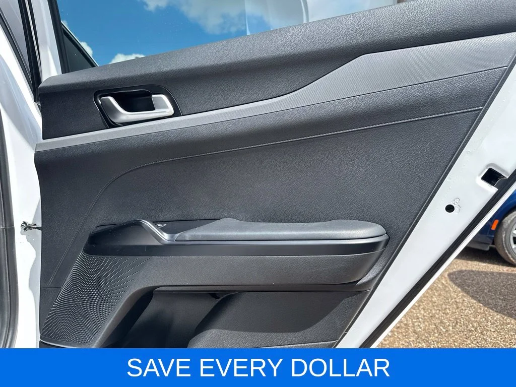 Used 2023 White Kia LXS image 17