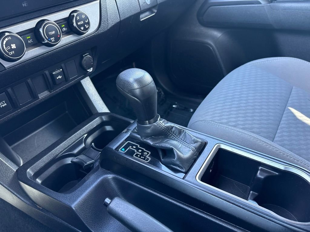 Used 2022 White Toyota SR image 22