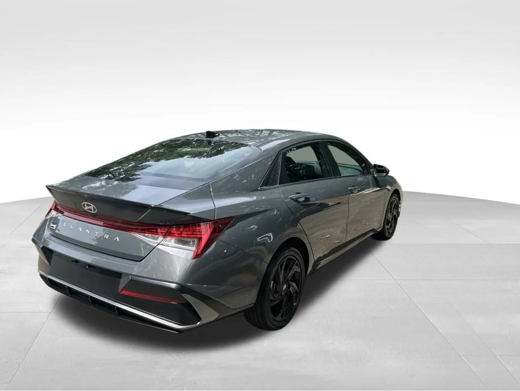 Used 2026 Gray Hyundai SEL Sport image 5