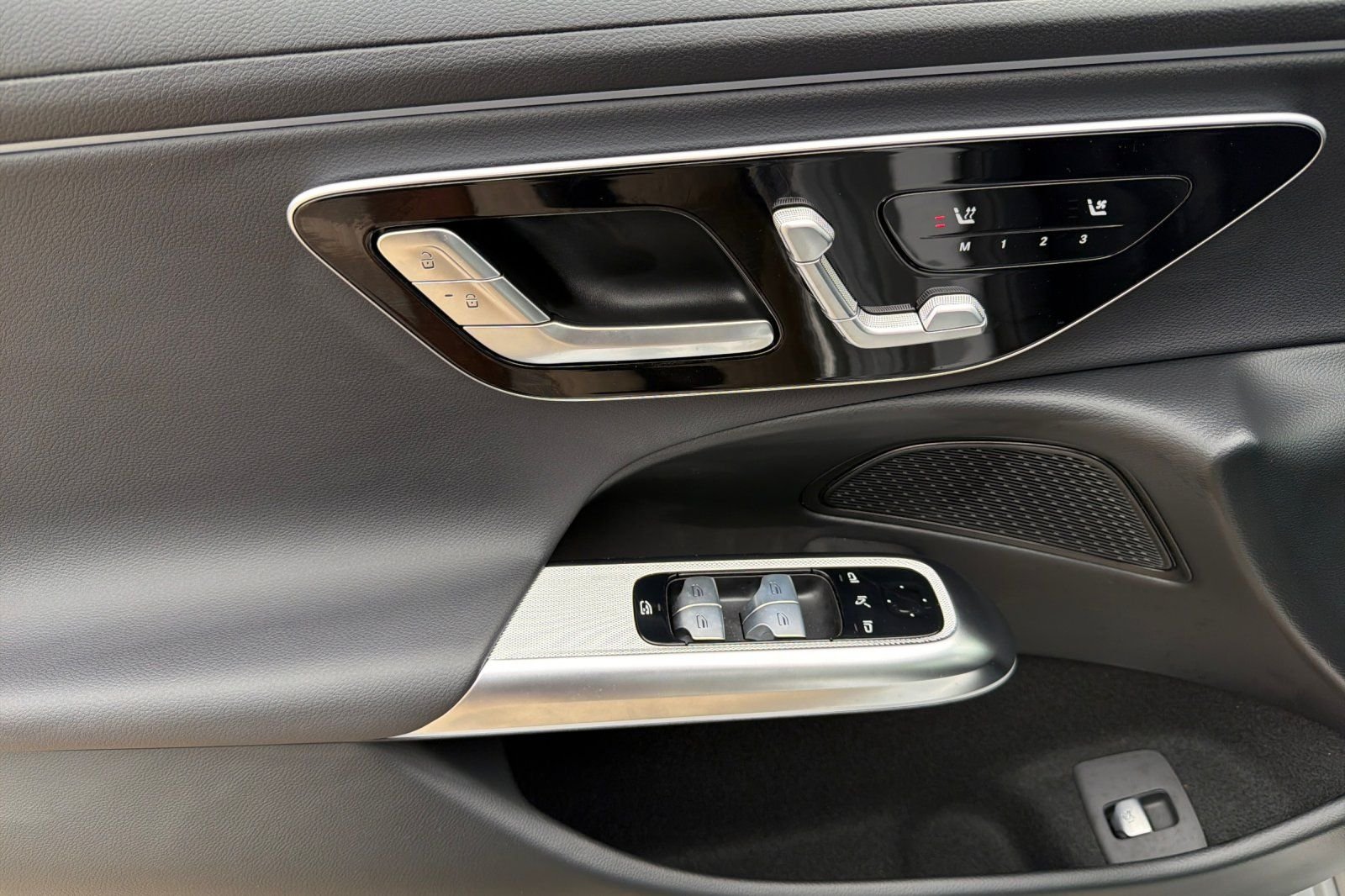 New 2026 MANUFAKTUR Alpine Grey Mercedes-Benz E 350 image 25