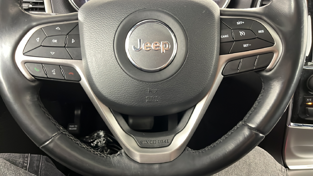 Used 2019 White/off-white Jeep Altitude image 24