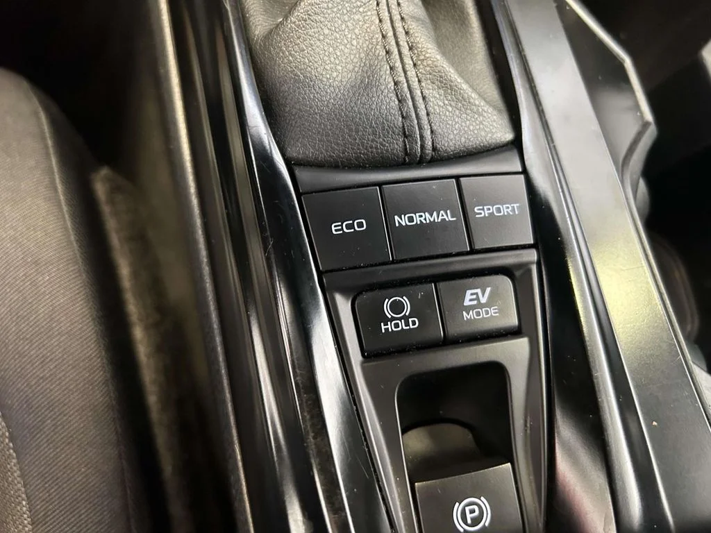 Certified Used 2025 Silver Toyota LE image 22