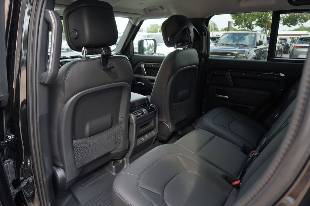 New 2026 Santorini Black Land Rover S image 27