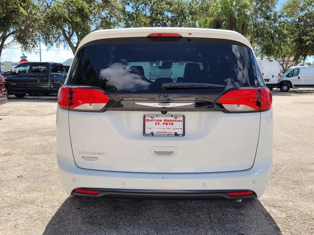 2026 Chrysler Voyager LX - Photo 8