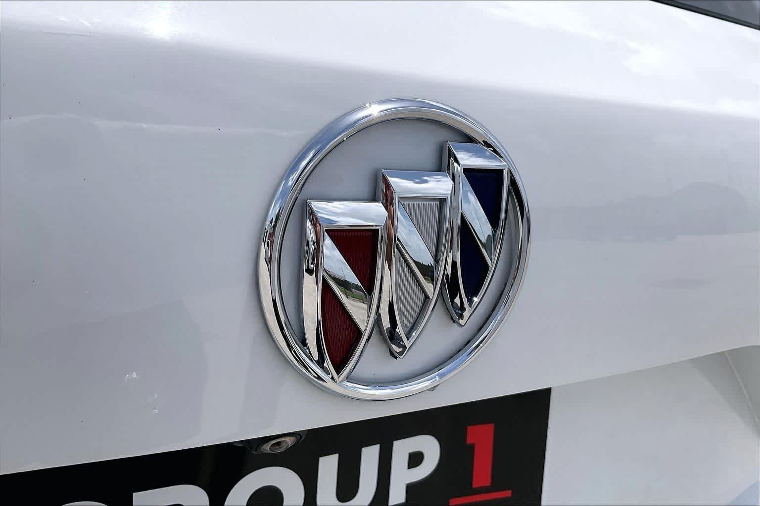 Used 2022 Summit White Buick Preferred image 30