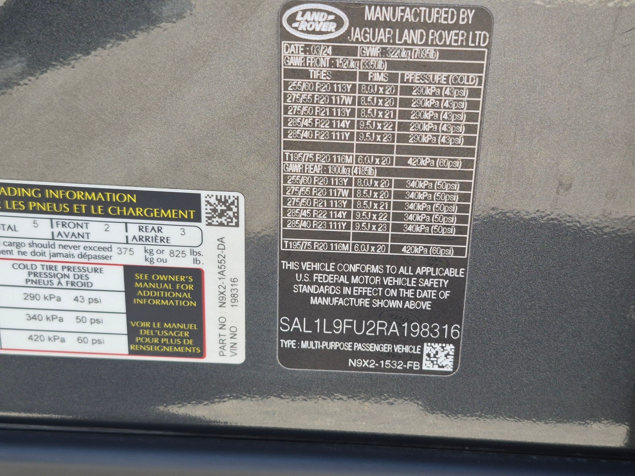 Used 2024 Gray Land Rover Dynamic SE image 32