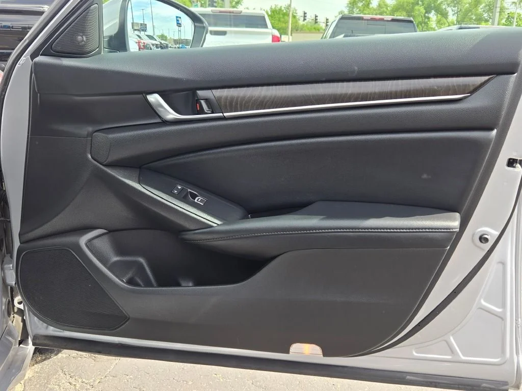 Used 2022 Silver Honda EX-L image 8