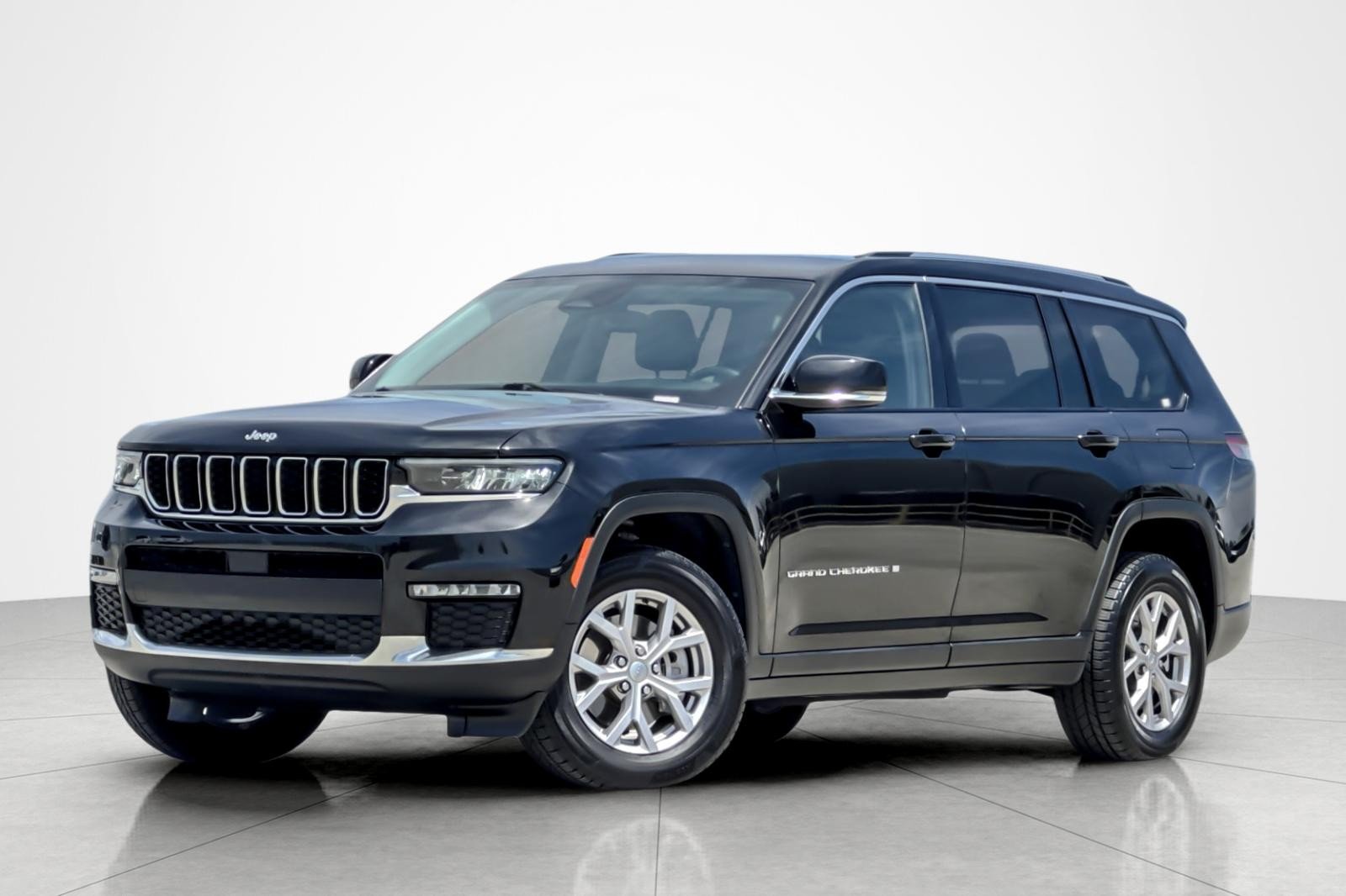 Used 2022 Diamond Black Crystal Pearlcoat Jeep Limited image 1