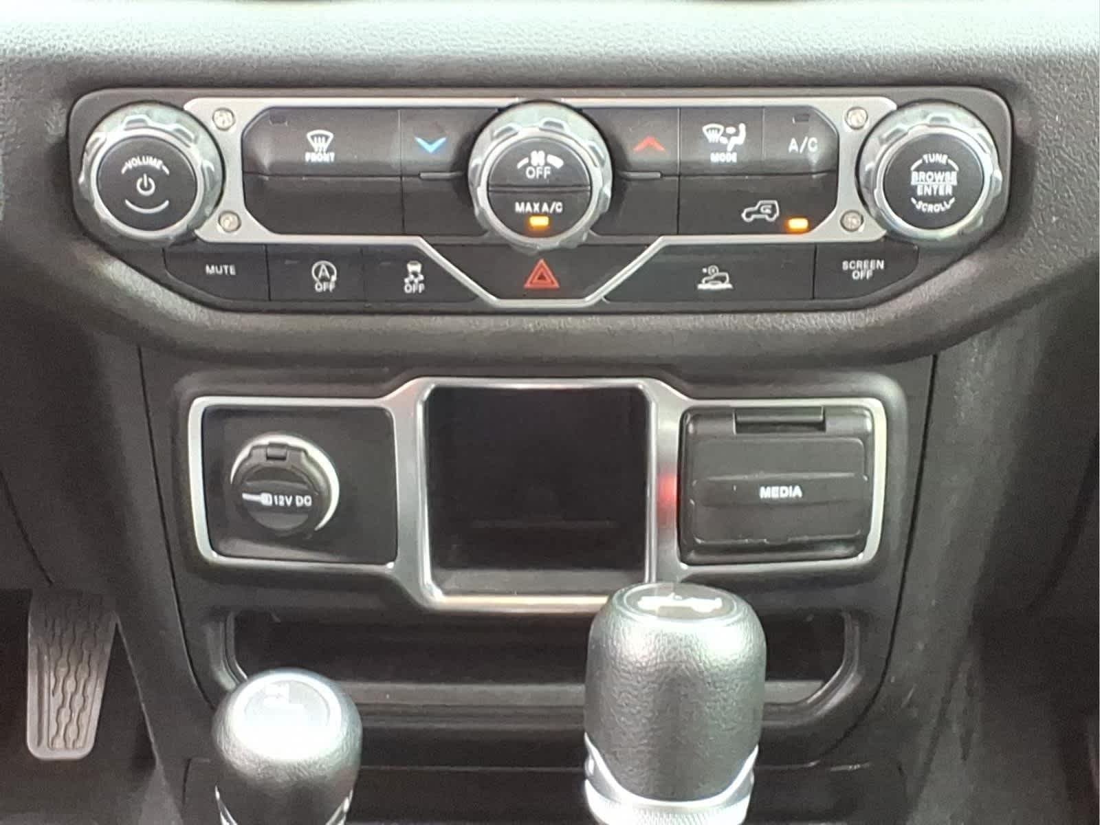 Used 2024 Earl Clearcoat Jeep Sport image 25