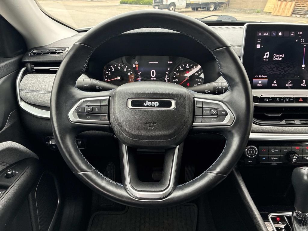 Used 2022 White Jeep Latitude image 20