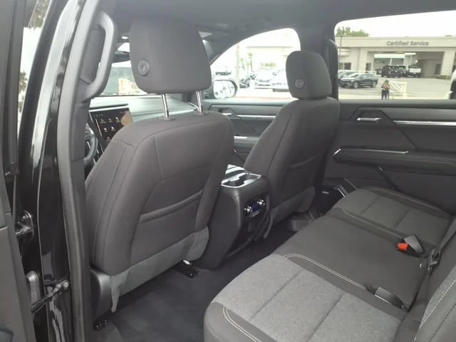 Used 2025 Ebony Twilight Metallic GMC Elevation image 8