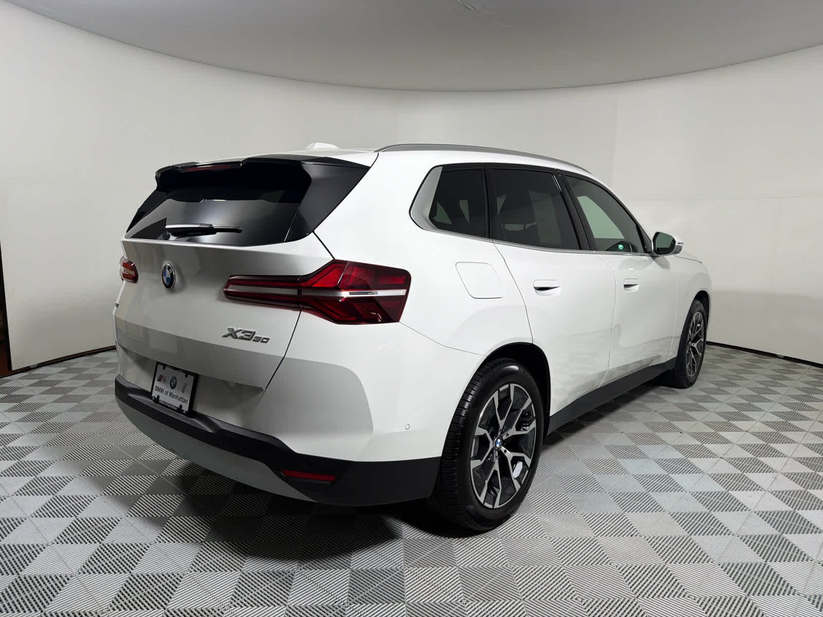 Used 2026 Alpine White BMW 30 xDrive image 5