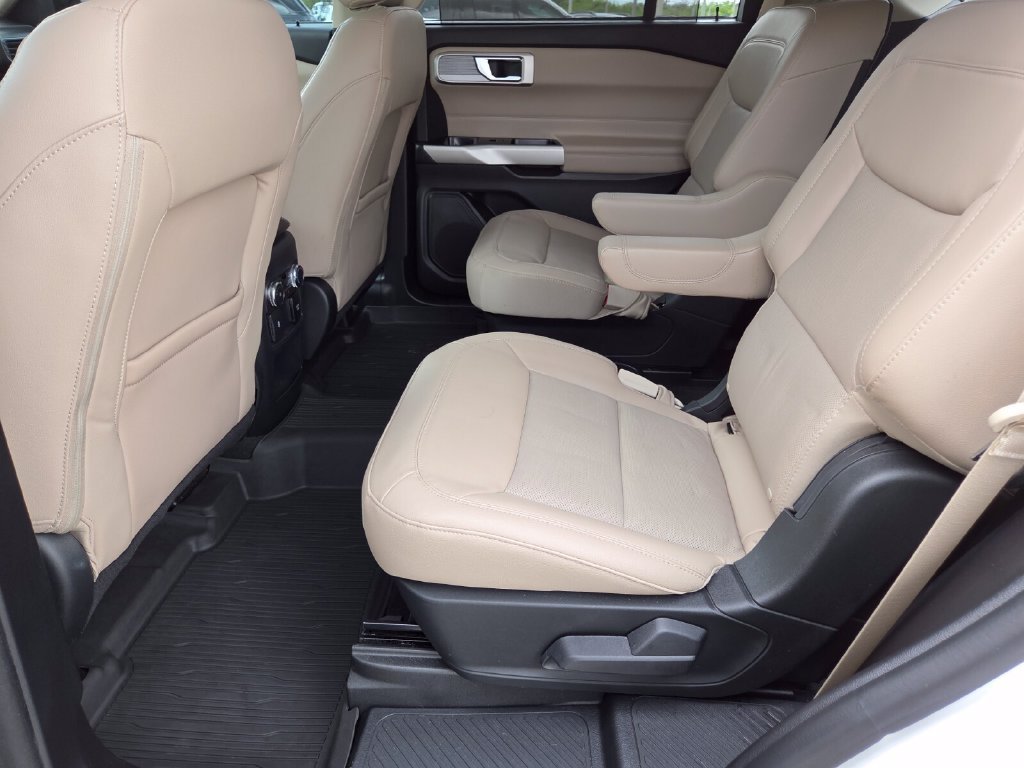 Used 2021 White Metallic Ford Limited image 25