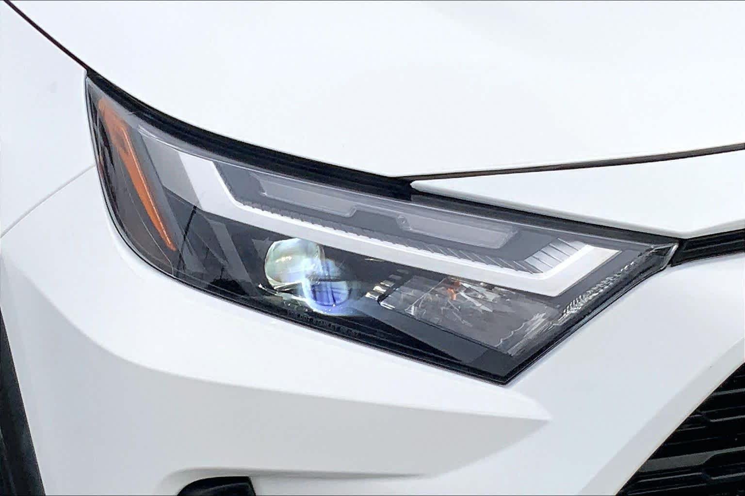 Used 2023 Ice Cap Toyota XLE image 28
