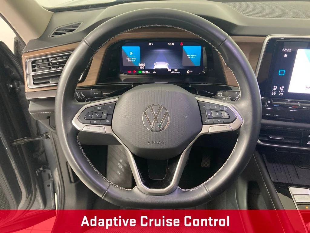 Used 2025 White Volkswagen 2.0T SE w/Technology image 7