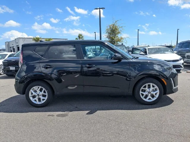 Used 2025  Kia LX image 2