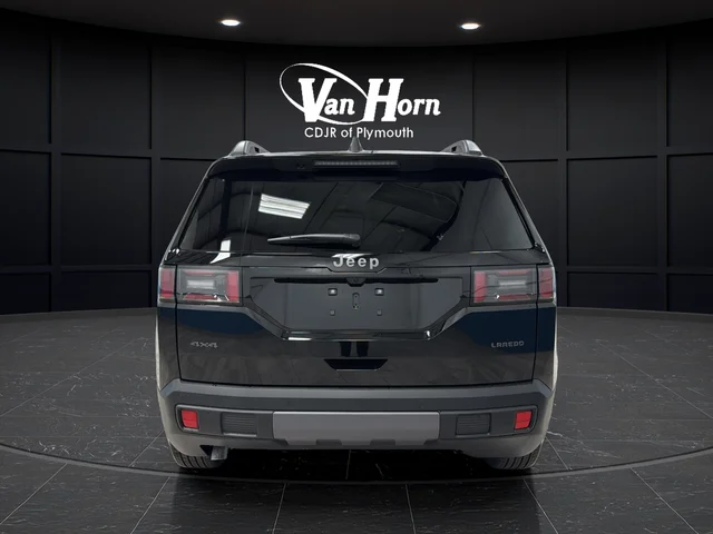New 2026 Diamond Black Crystal Pearl-Coat Exterior Paint Jeep Laredo image 6