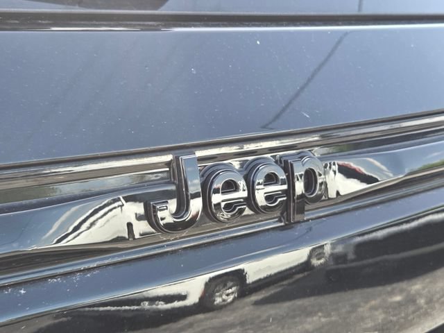 Used 2025 Diamond Black Crystal Pearlcoat Jeep Altitude X image 15