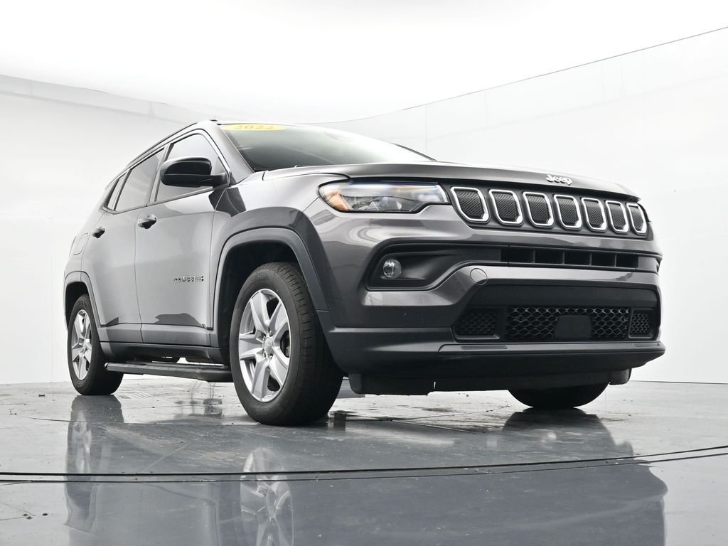 Used 2022 Gray Jeep Latitude image 33
