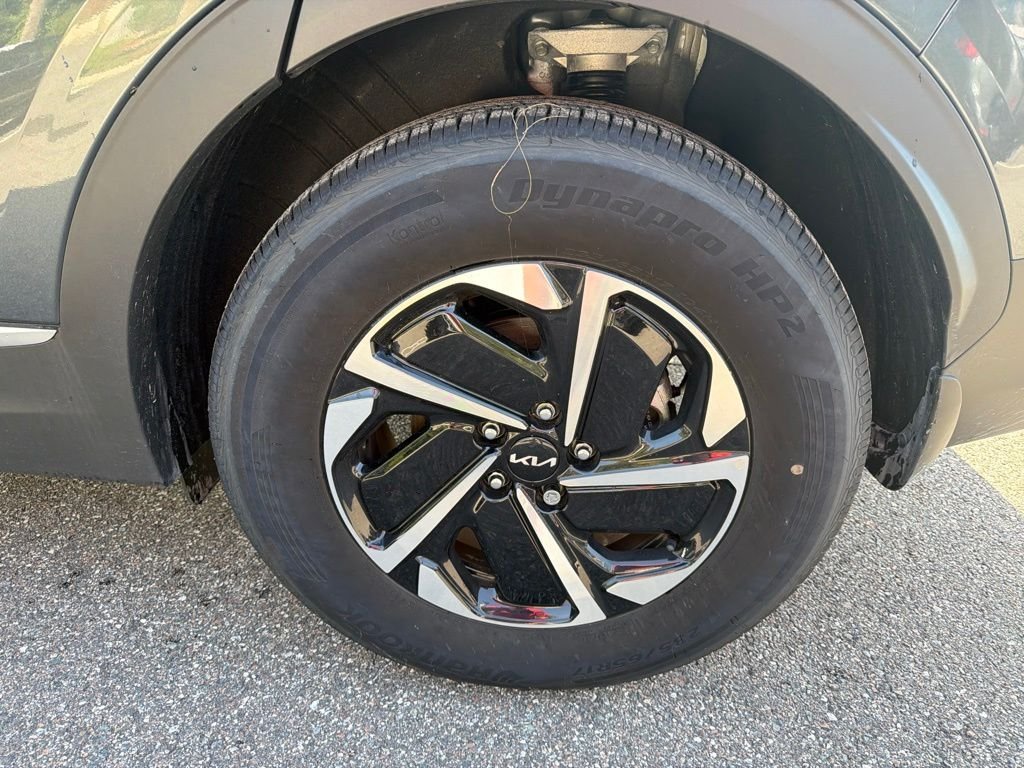 Certified Used 2025 Gray Kia LX image 29