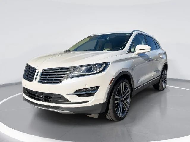 Used 2016 White Lincoln Reserve image 1