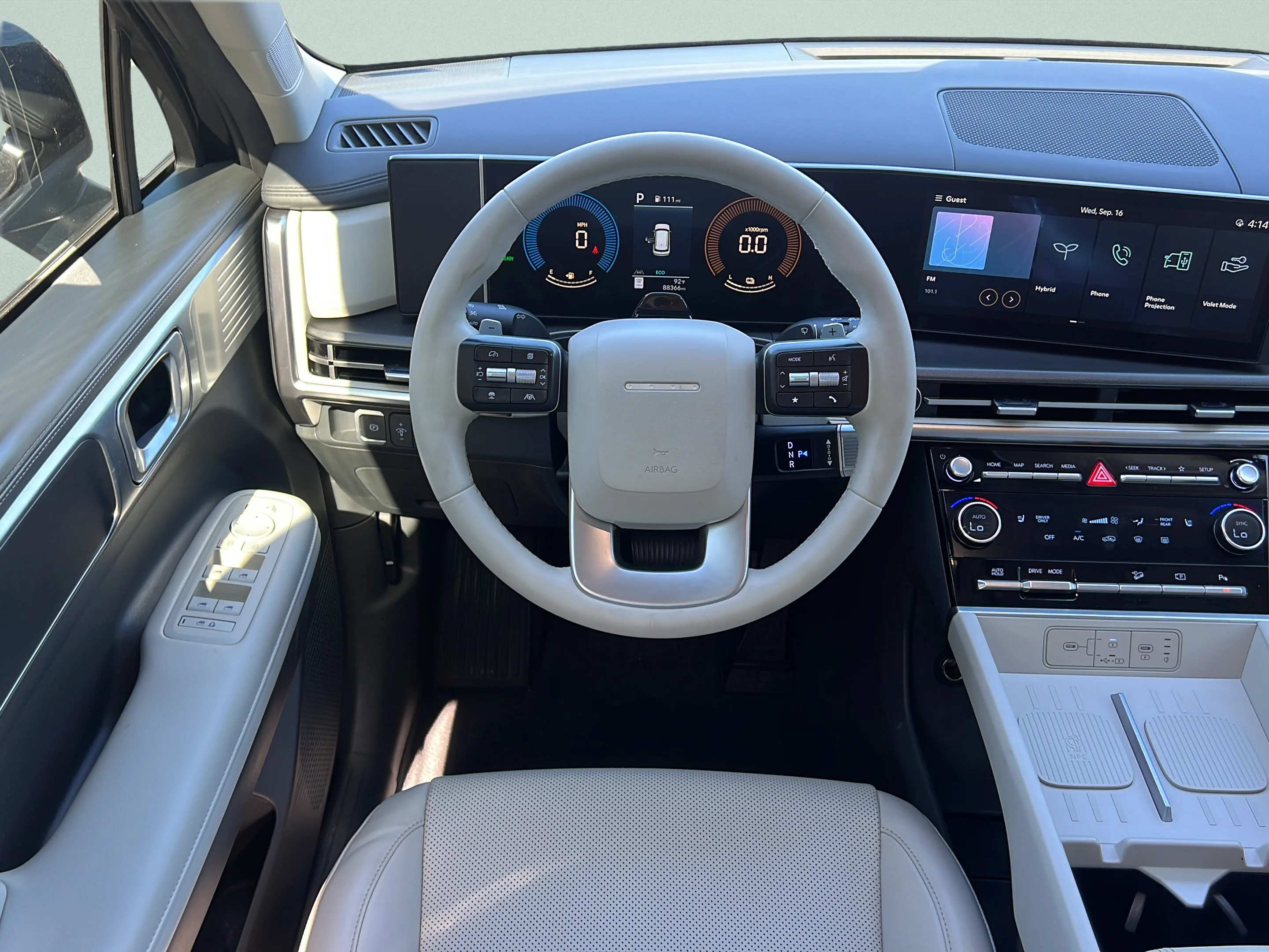 Used 2025 Phantom Black Hyundai SEL image 12
