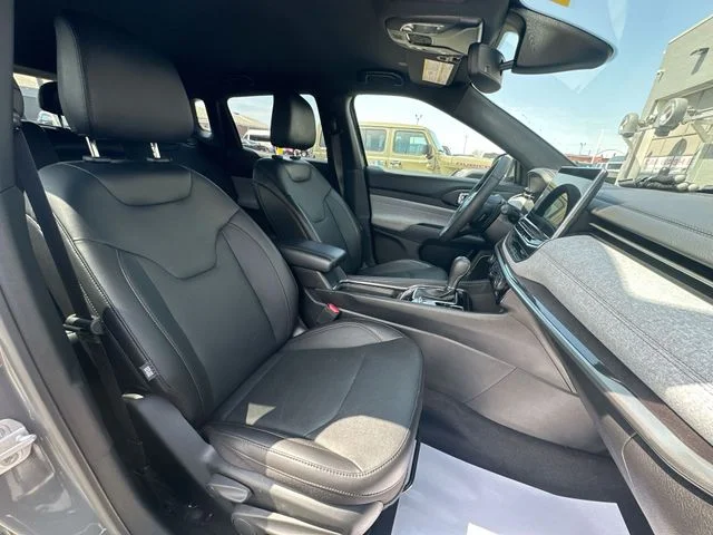 Used 2023 Gray Jeep Latitude Lux image 26