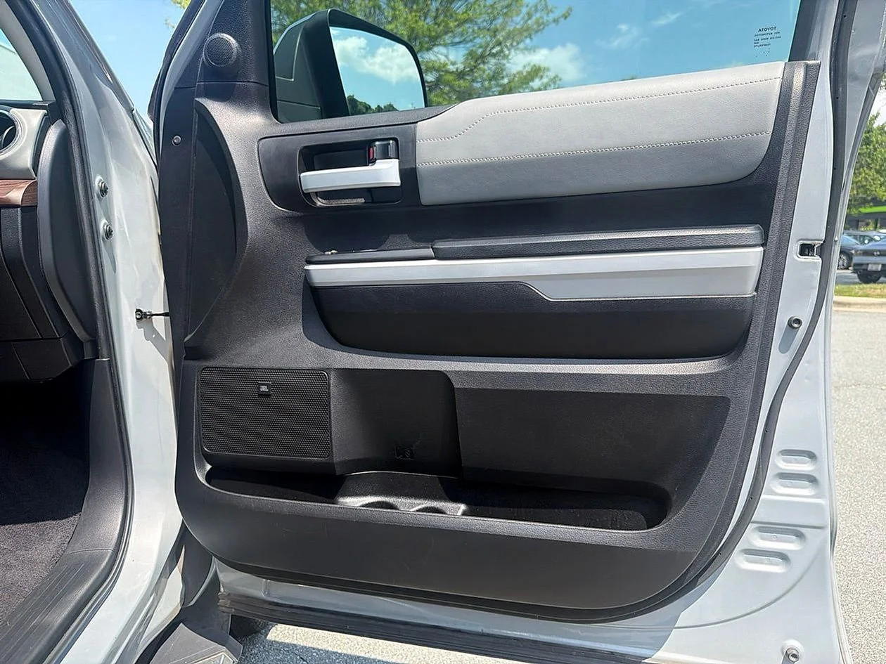 Used 2021  Toyota Limited image 31