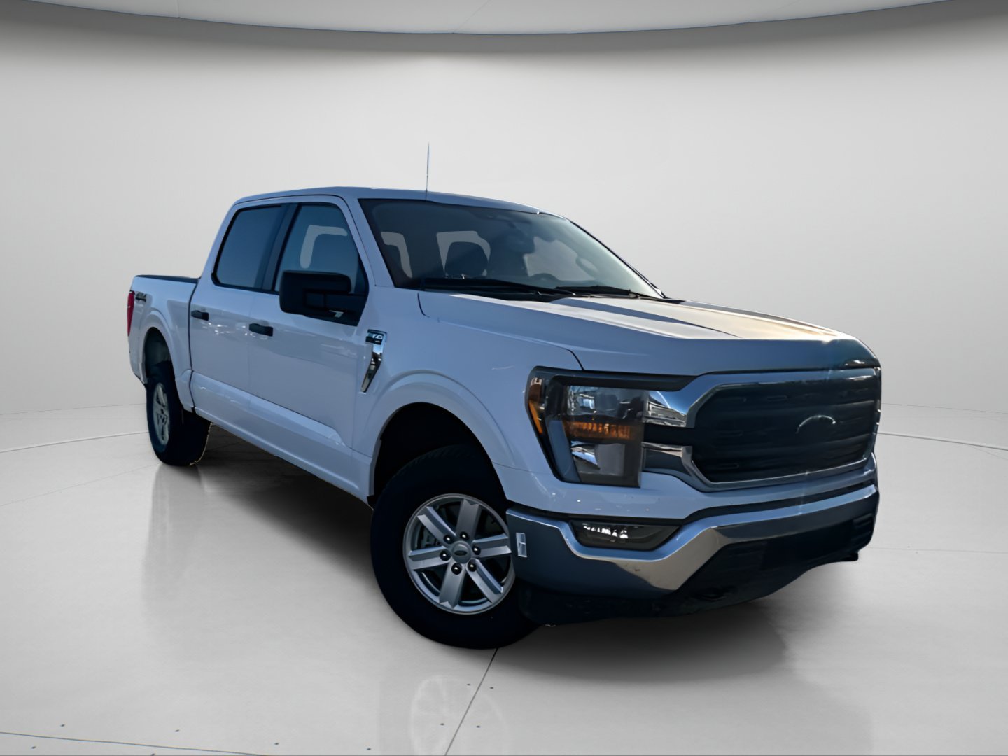 Used 2023 White Ford XLT image 2