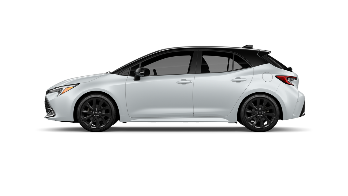 New 2027 Wind Chill Pearl with Black roof Toyota XSE image 4