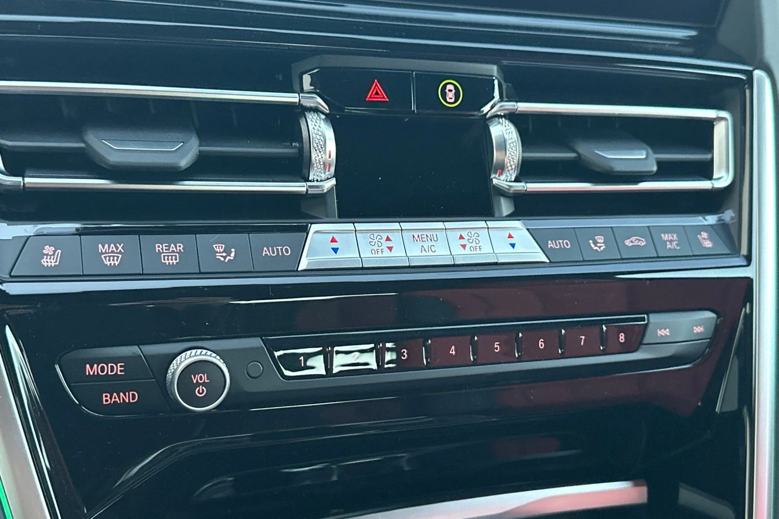 2026 BMW 8 Series 840i - Photo 17