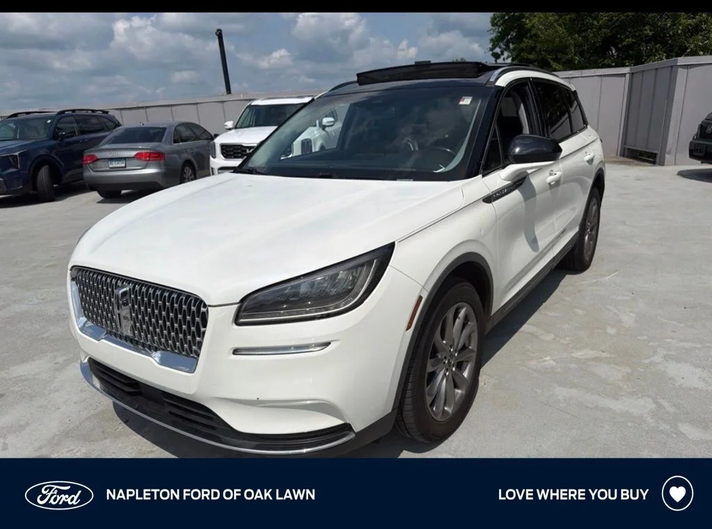 Used 2021 White Lincoln Standard image 1