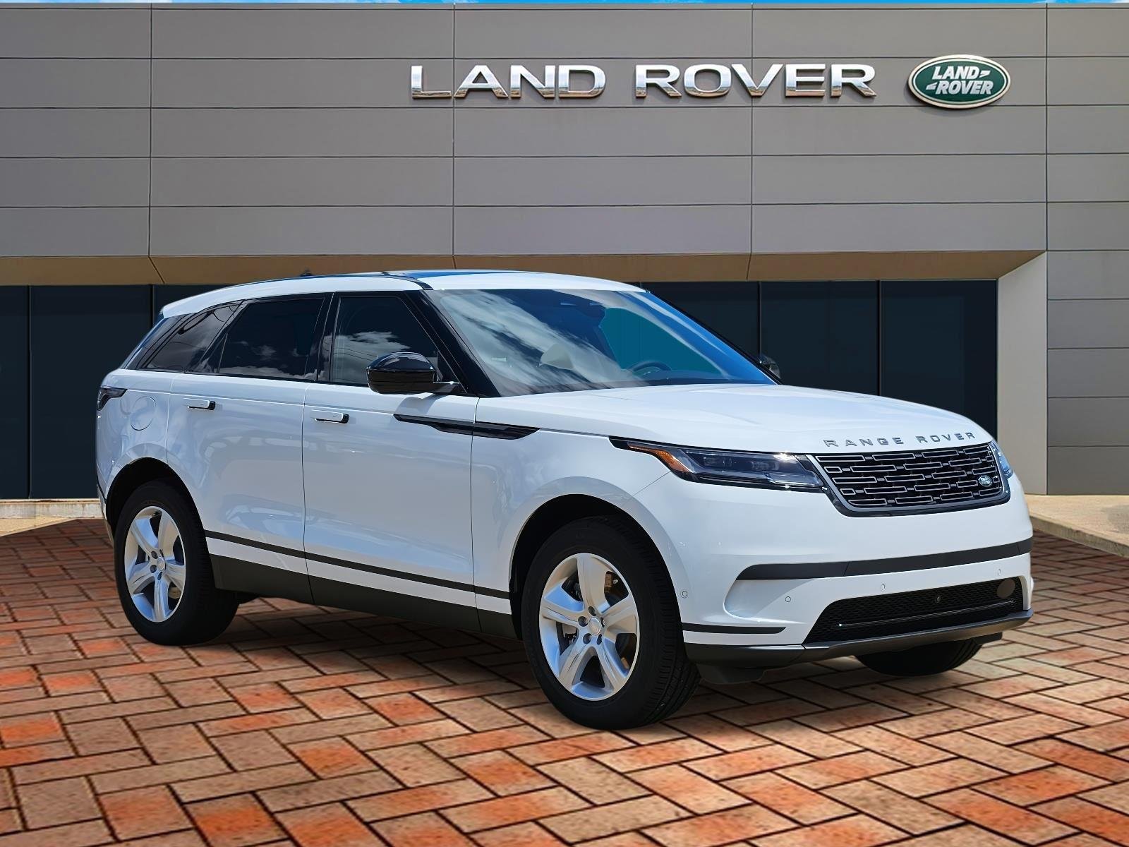 2026 Land Rover Range Rover Velar P250 S's photo