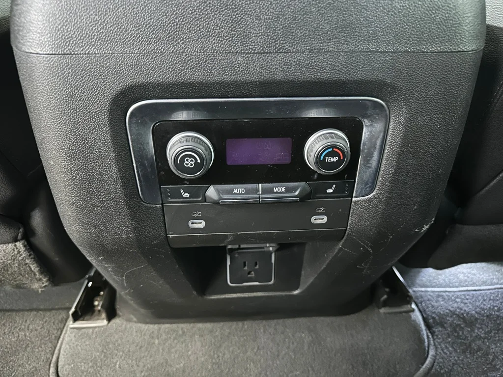 2024 Chevrolet Suburban Premier - Photo 23