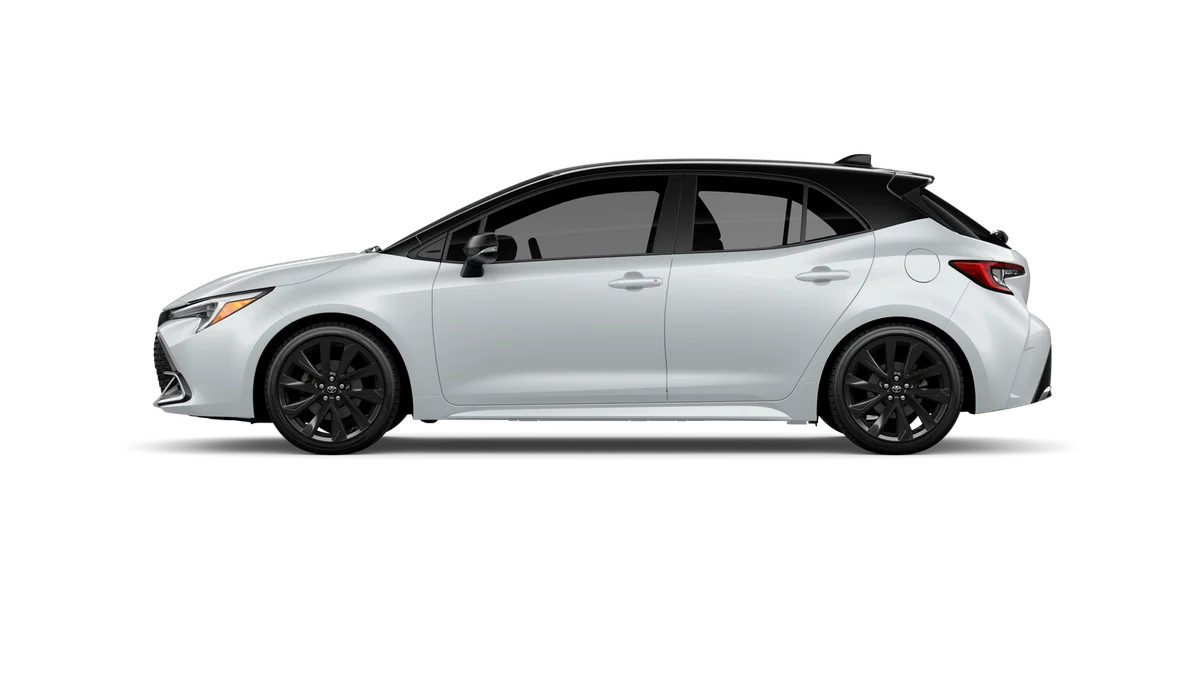 New 2027 Wind Chill Pearl with Black roof Toyota XSE image 4
