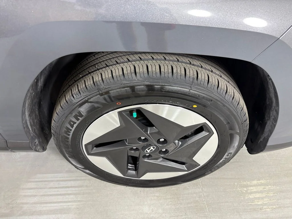 Used 2024 Gray Hyundai SEL image 11