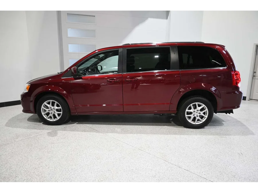 Used 2020 RED Dodge SXT Mobility Handicap Van image 9